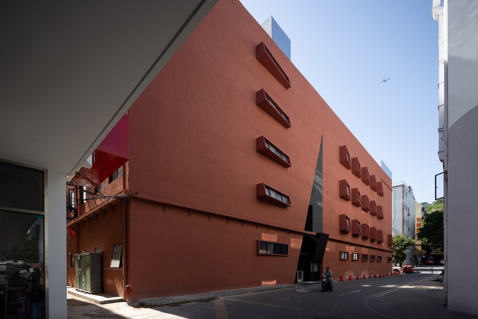 the renovation of 7 and 8 buildings in dongcai industrial park by atelier diagonal