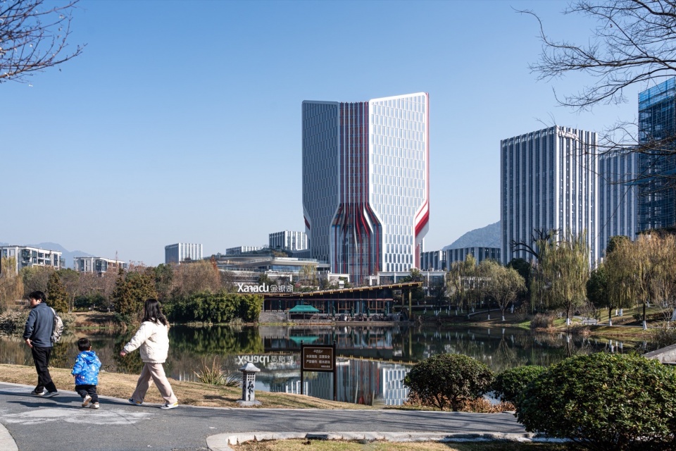 AutoFuturist Complex Jingu Center by LYCS Work
