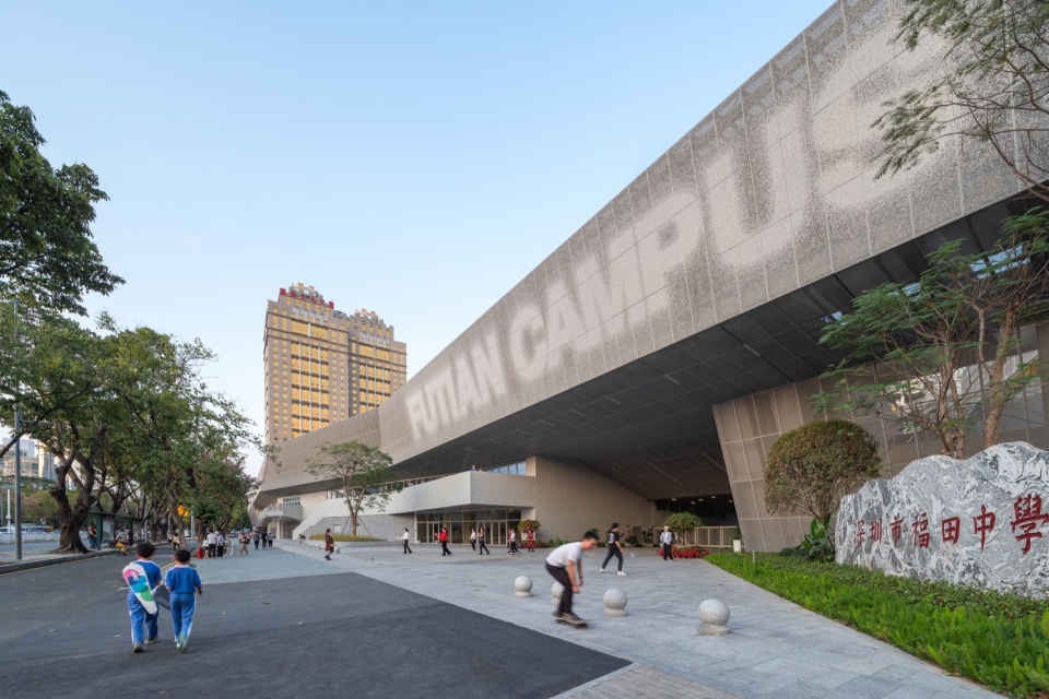 Futian High School Campus China by reMIXstudio