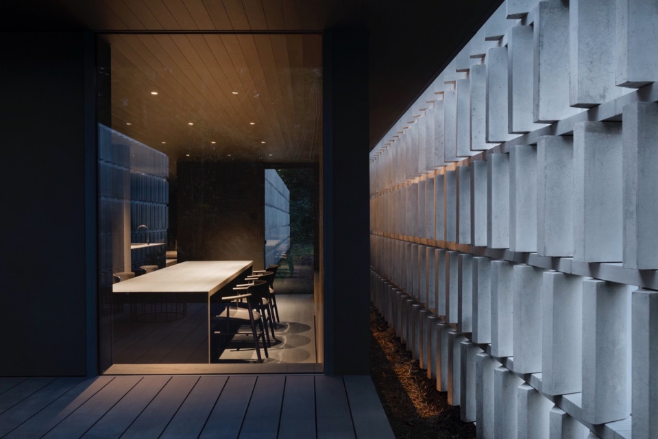 block wall house nendo