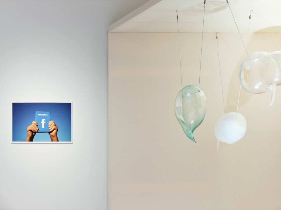 the world in my hand by ester bruzkus architekten