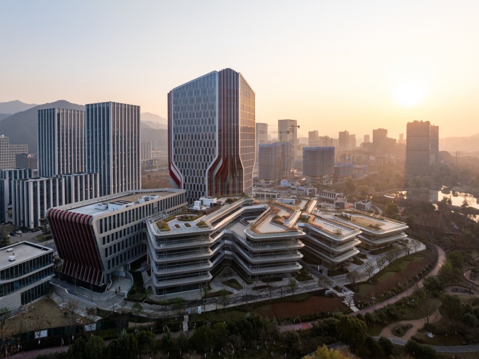 AutoFuturist Complex Jingu Center by LYCS Work