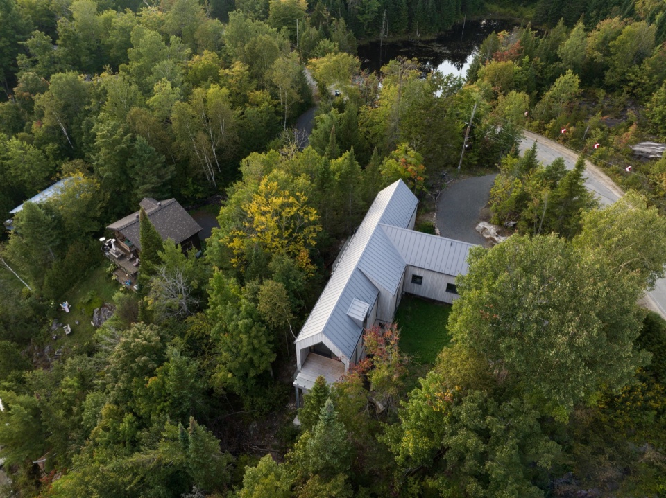 chalet papillon by robitaillecurtis