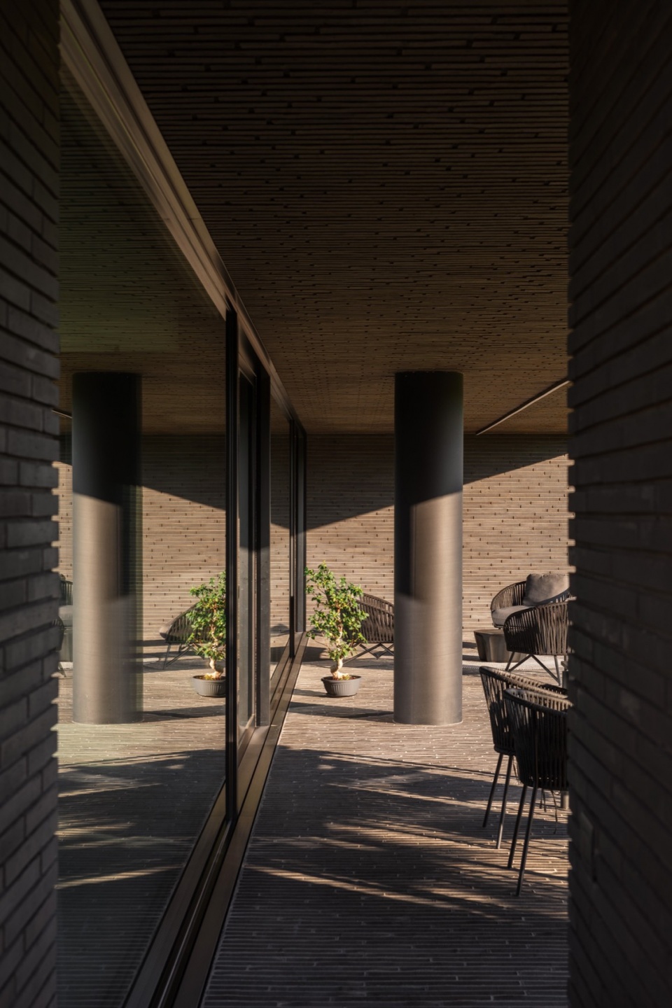 house in the park by mide architetti