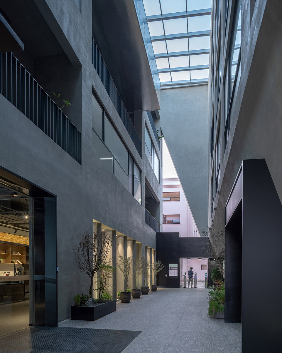 the renovation of 7 and 8 buildings in dongcai industrial park by atelier diagonal