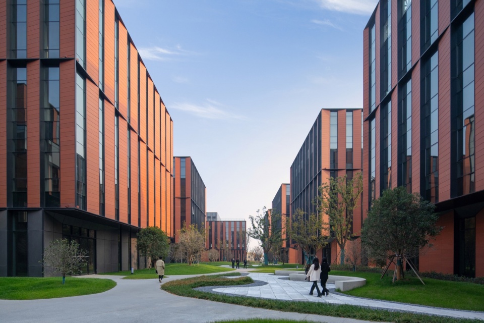 Shanghai Lingang High Live Fun Innovation Complex Phase III by FTA group GmBH