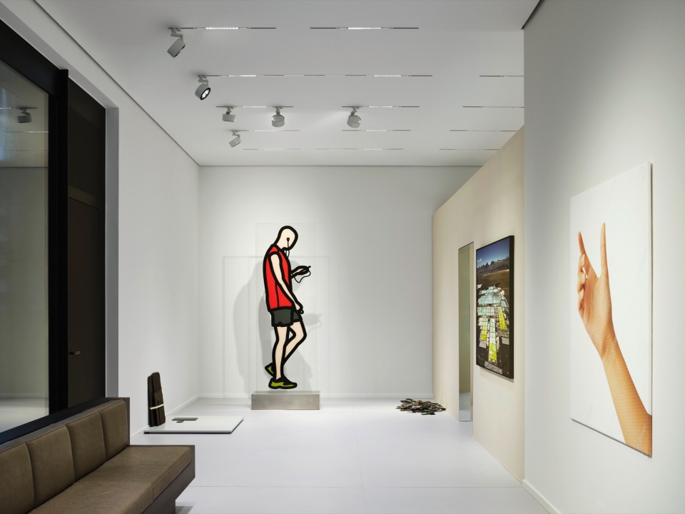the world in my hand by ester bruzkus architekten