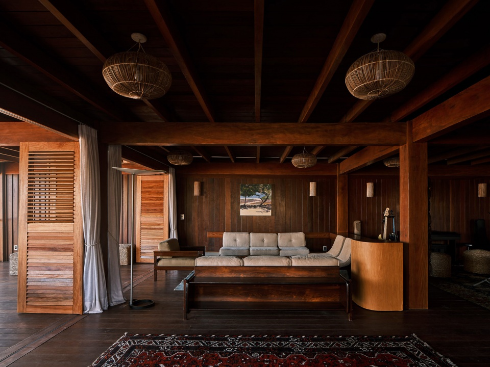 Casa Elilula by Commany Conti Granteral