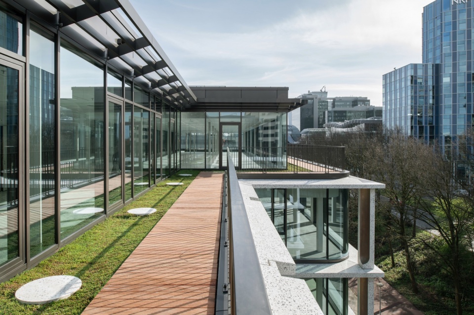 pi59 offices by v8 architects