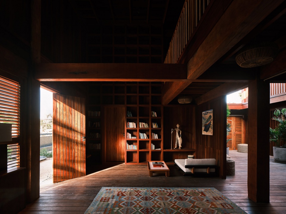 Casa Elilula by Commany Conti Granteral