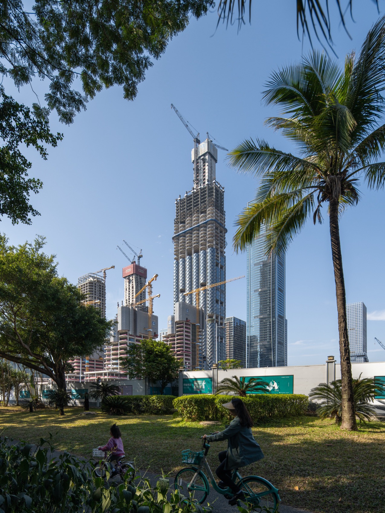 China Merchants Bank HQ tops out by Foster + Partners 谷德设计网
