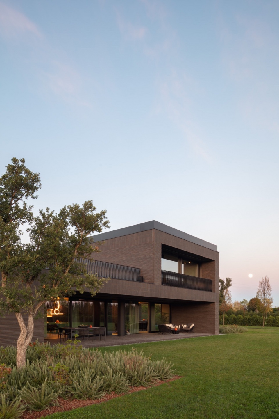 house in the park by mide architetti