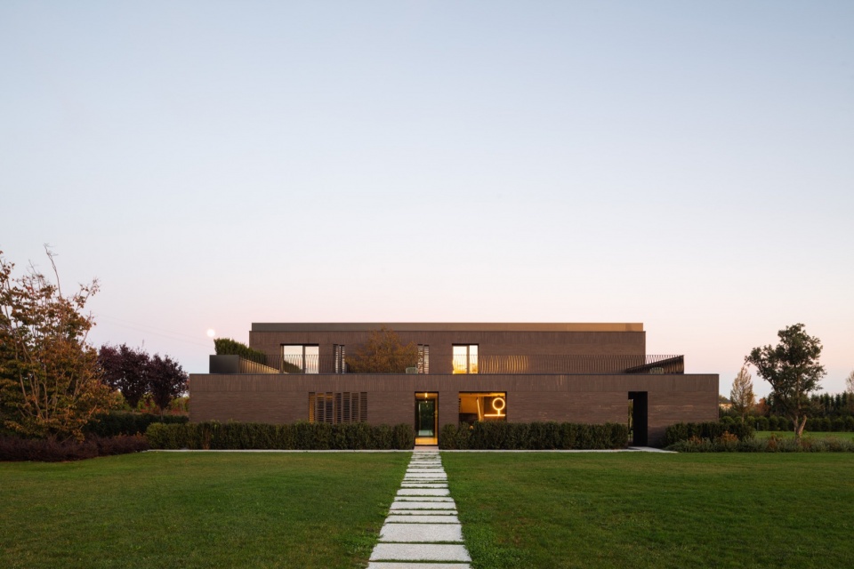 house in the park by mide architetti