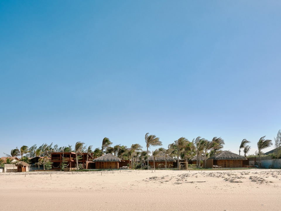Casa Elilula by Commany Conti Granteral