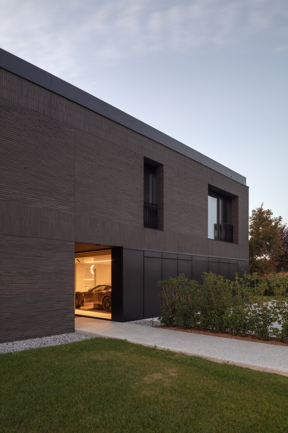 house in the park by mide architetti