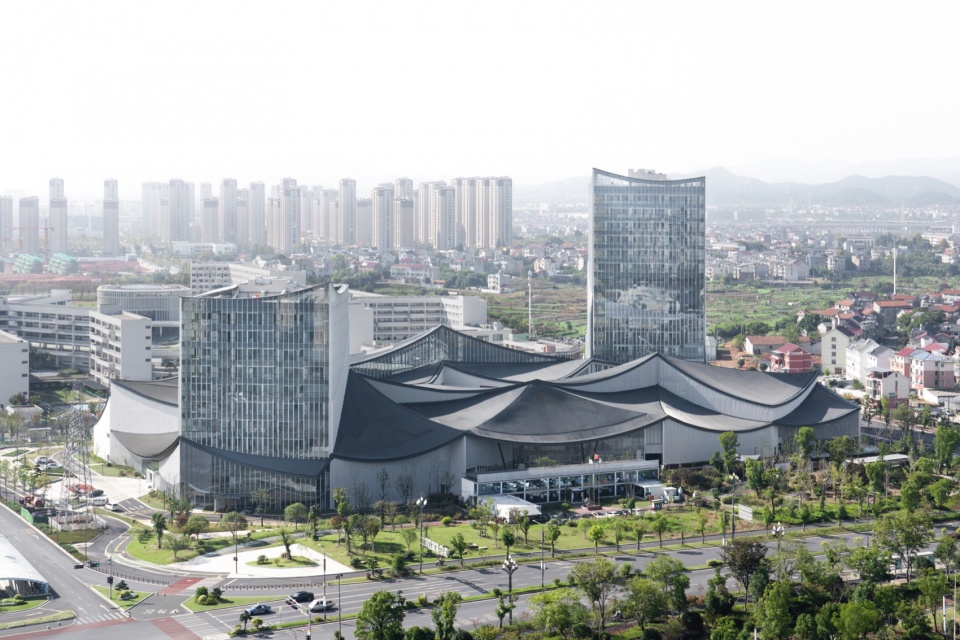 建筑东侧鸟瞰 Aerial view of the east side of the building©零壹城市 LYCS
