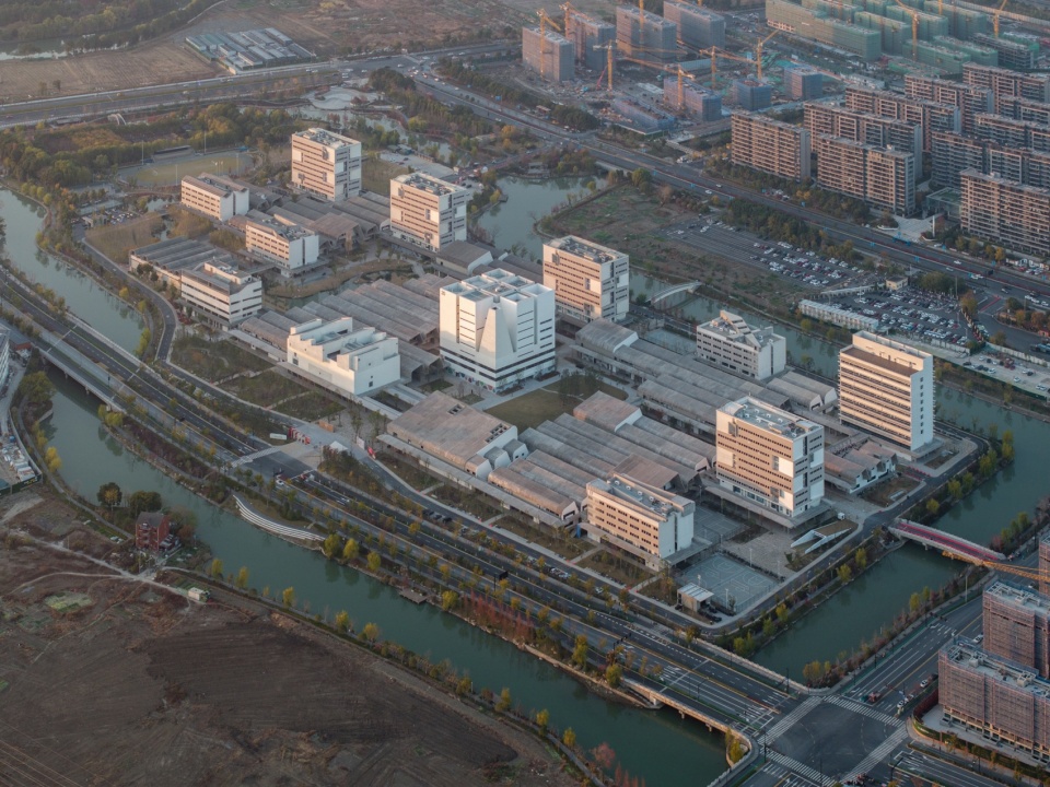 . 国美良渚校区全景 Panoramic view of CAA Liangzhu Campus ©田方方