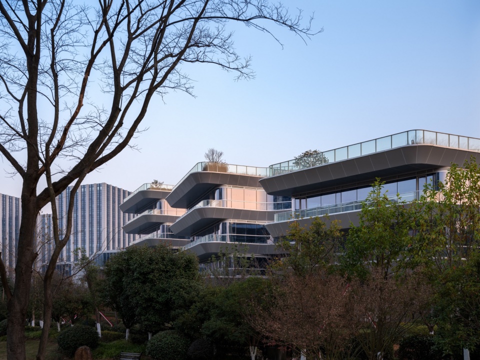 AutoFuturist Complex Jingu Center by LYCS Work