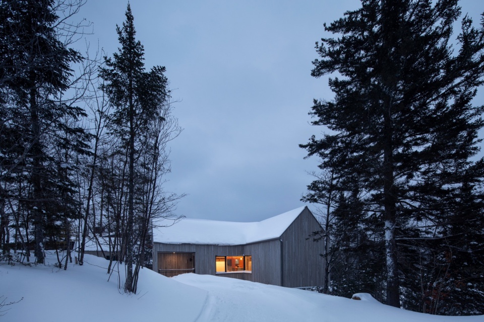 chalet papillon by robitaillecurtis