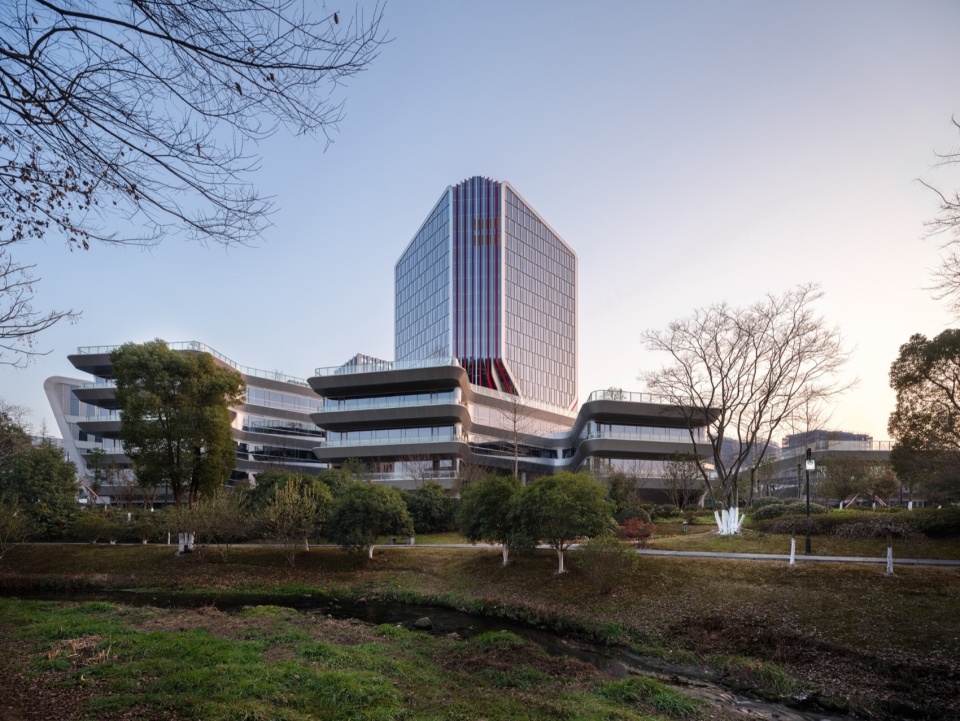 AutoFuturist Complex Jingu Center by LYCS Work
