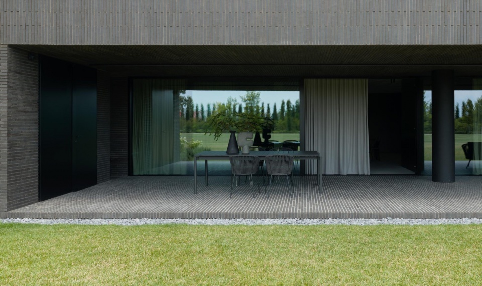 house in the park by mide architetti