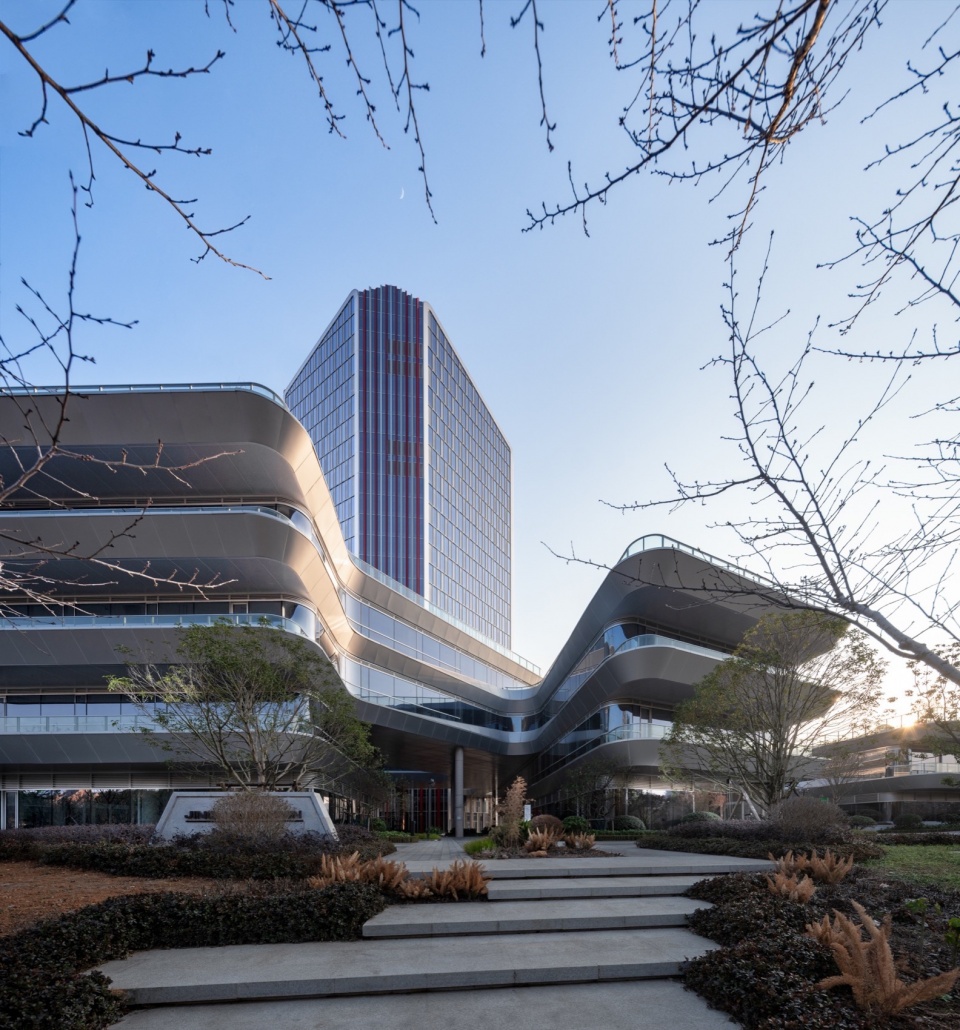 AutoFuturist Complex Jingu Center by LYCS Work