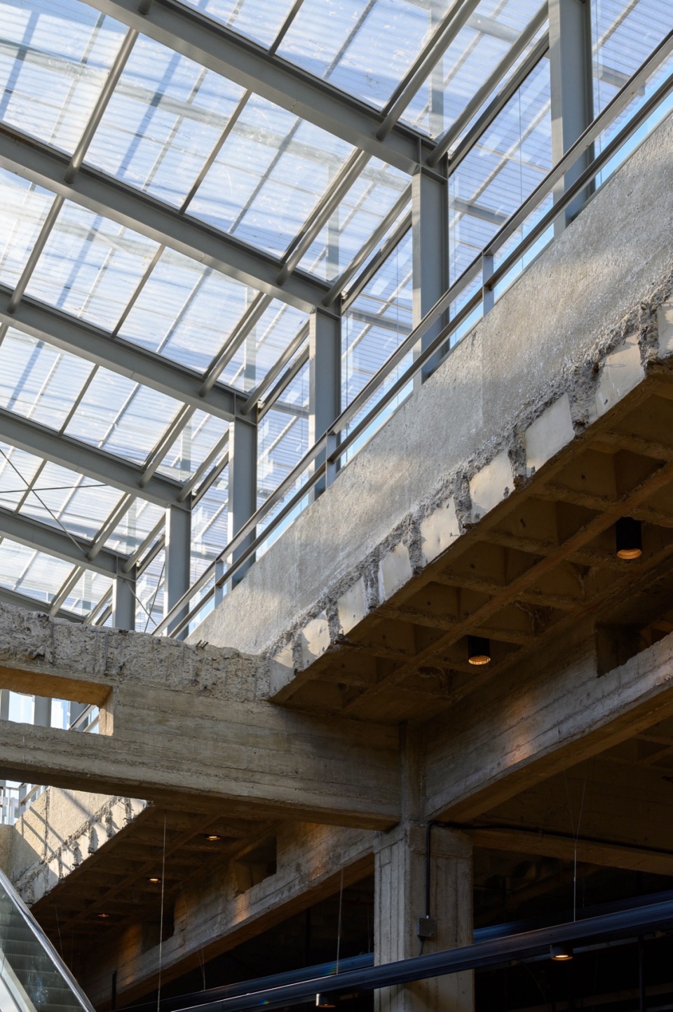 remodeling in nuevocentro shopping by ar mondejar arquitectos