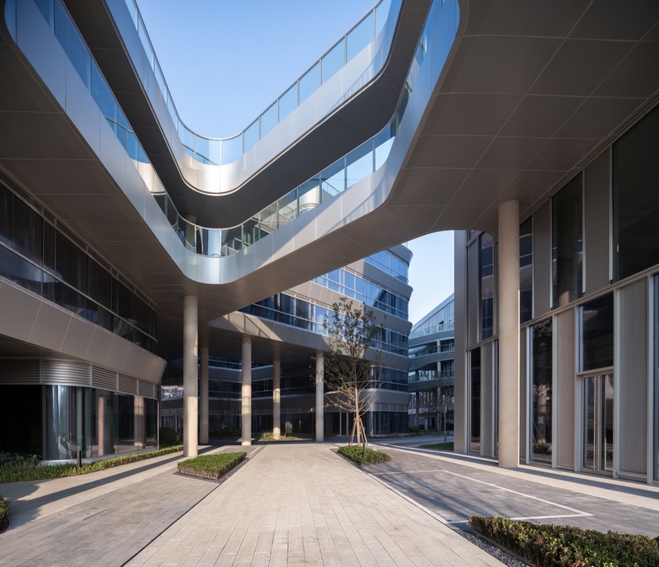 AutoFuturist Complex Jingu Center by LYCS Work