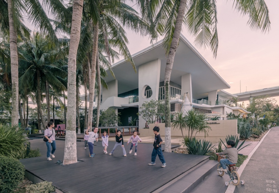 The CAPE Commercial District China by DL atelier