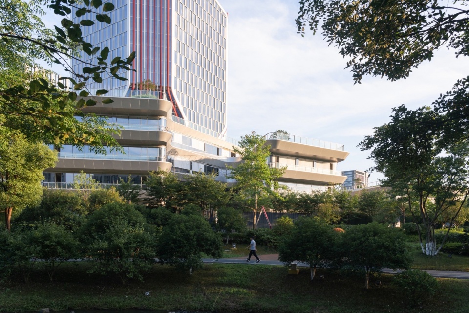 AutoFuturist Complex Jingu Center by LYCS Work