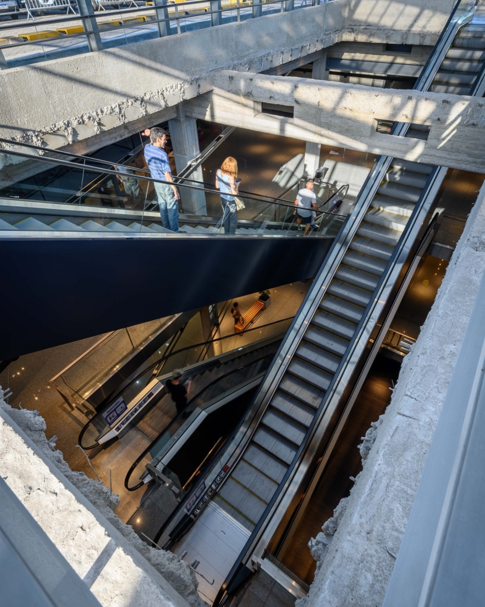 remodeling in nuevocentro shopping by ar mondejar arquitectos