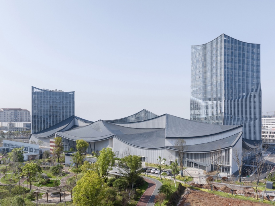 建筑东北侧鸟瞰 Aerial view of the northeast side of the building©DONG建筑影像 DONG Image