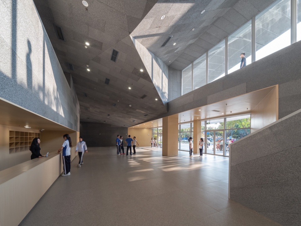 Futian High School Campus China by reMIXstudio