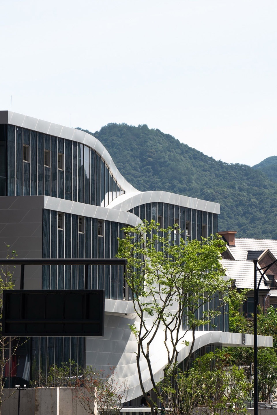 AutoFuturist Complex Jingu Center by LYCS Work