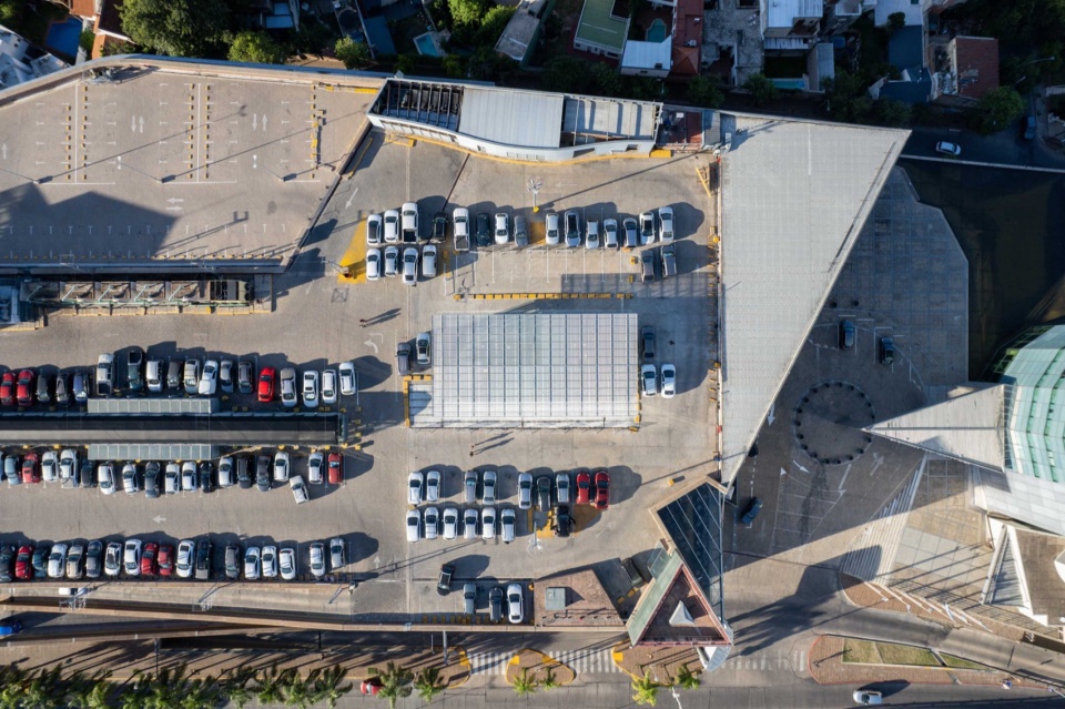 remodeling in nuevocentro shopping by ar mondejar arquitectos