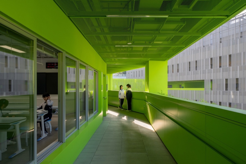 Futian High School Campus China by reMIXstudio
