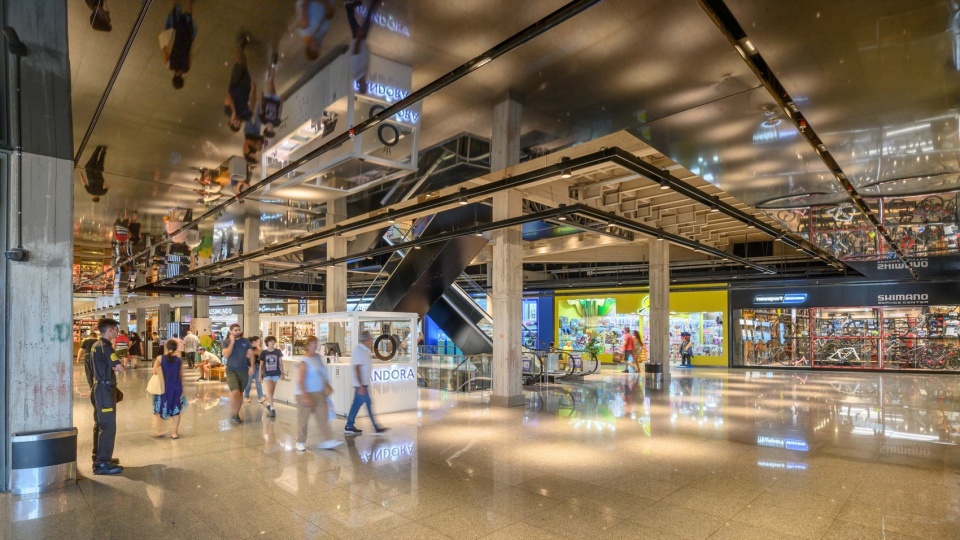 remodeling in nuevocentro shopping by ar mondejar arquitectos