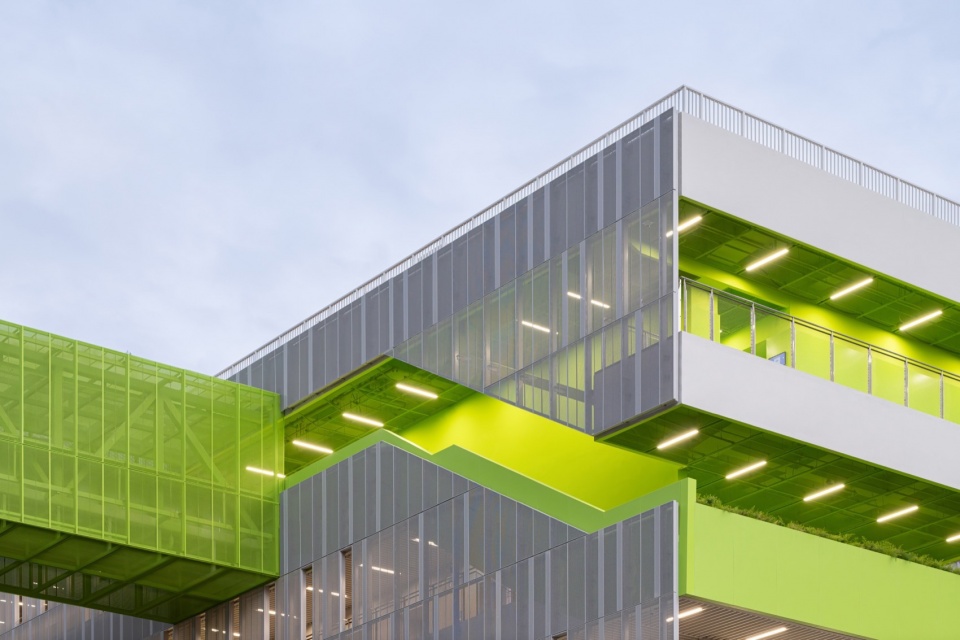 Futian High School Campus China by reMIXstudio
