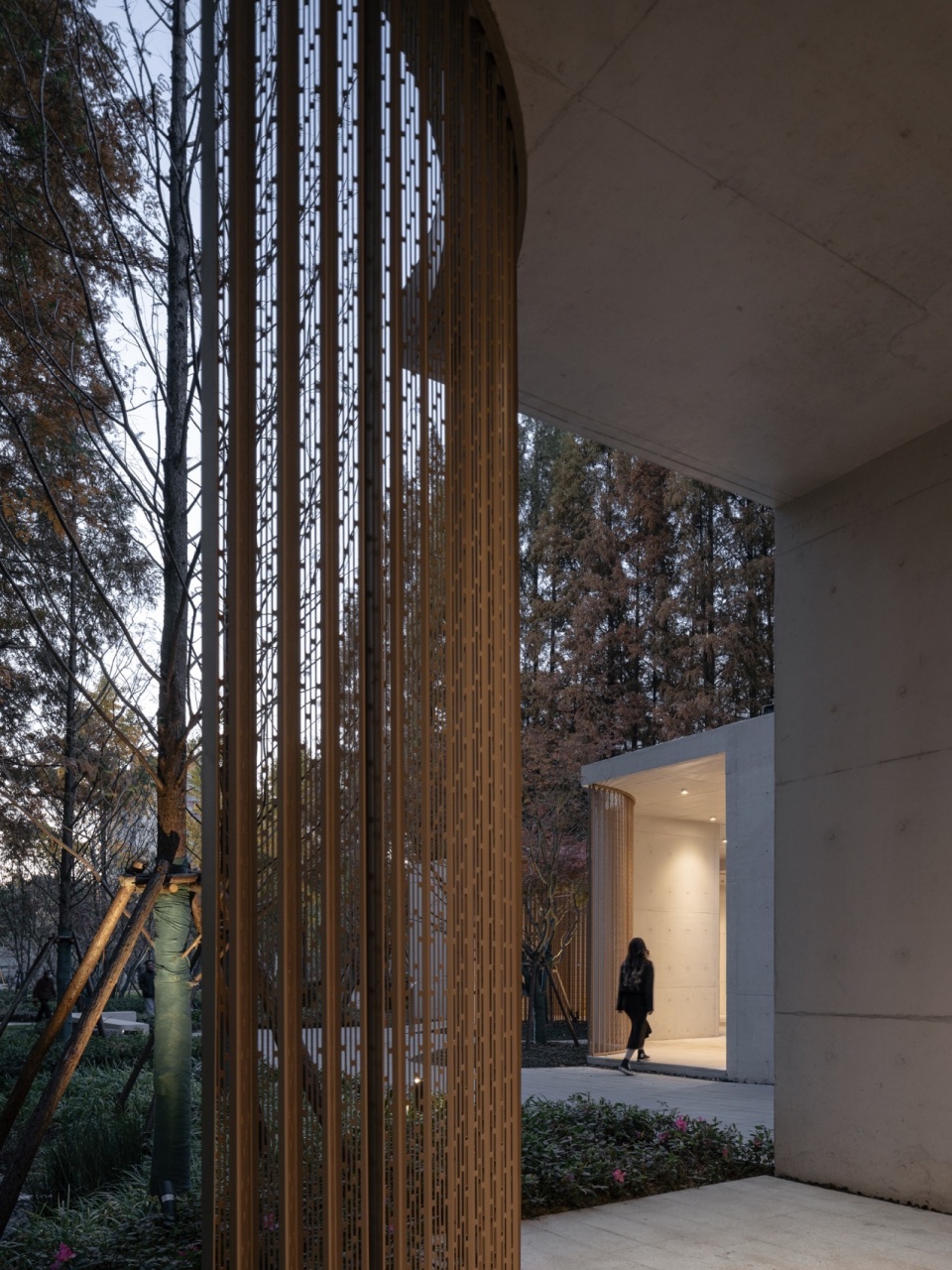 林隐轩的设计以当代建构融入水杉林 @CreatAR Images tianlin park tourist center shanghai by viascape design