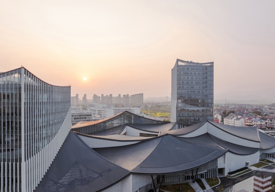 东南侧鸟瞰局部 Partial aerial view of the southeast side©DONG建筑影像 DONG Image