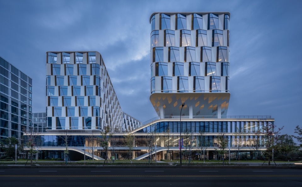 1,2号楼西侧立面 West elevations of Buildings 1 and 2 ©山间影像 Inter mountain images
