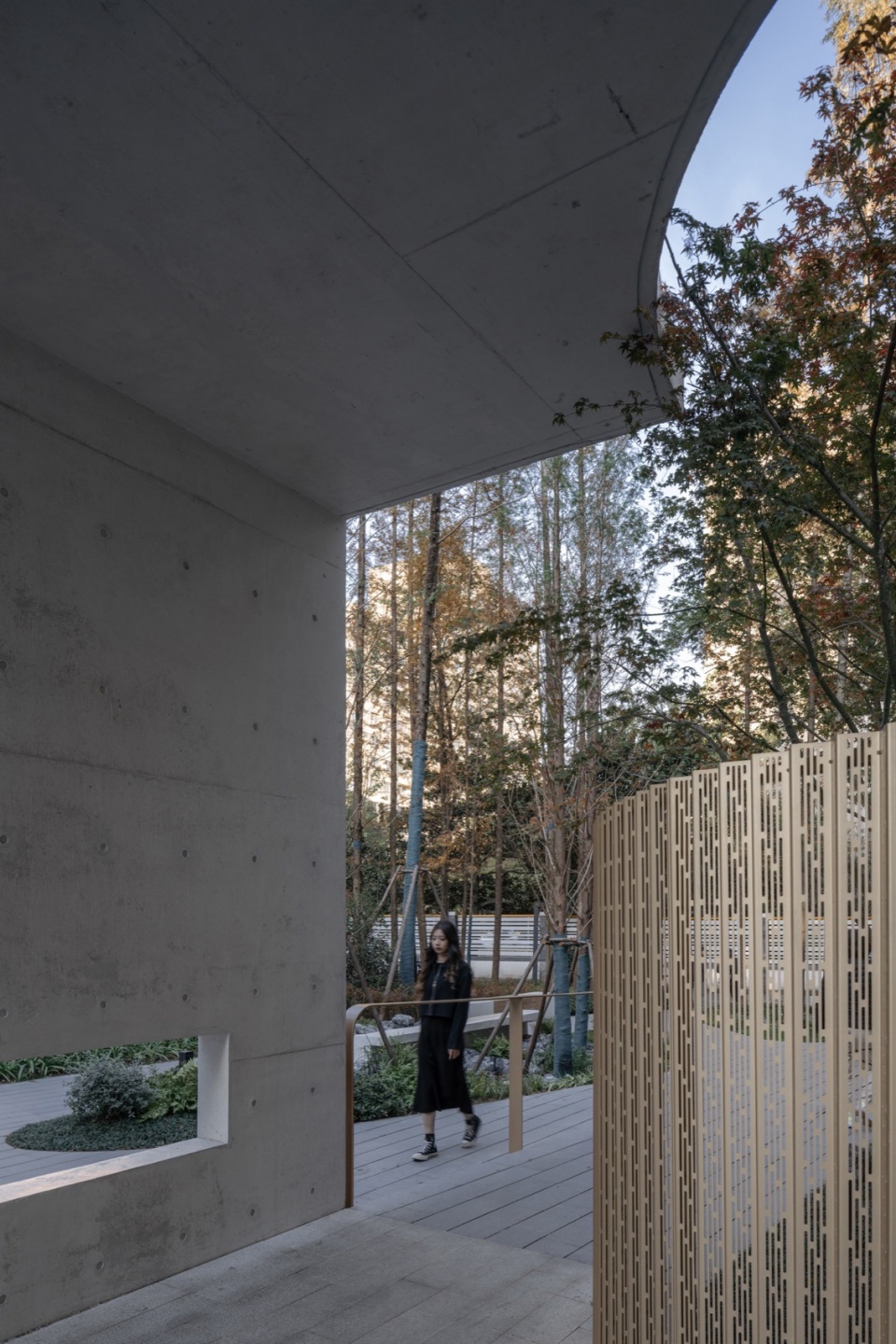 二次建构叠加后呈现多样的特征空间 @CreatAR Images tianlin park tourist center shanghai by viascape design