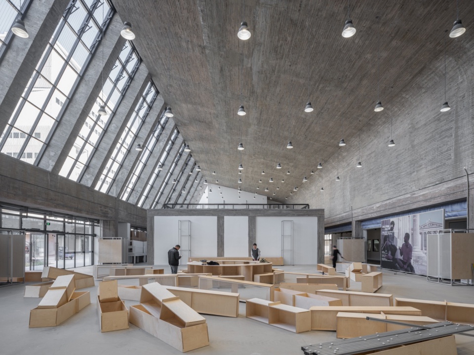. 工坊中的装置搭建 Installation in the studio ©田方方