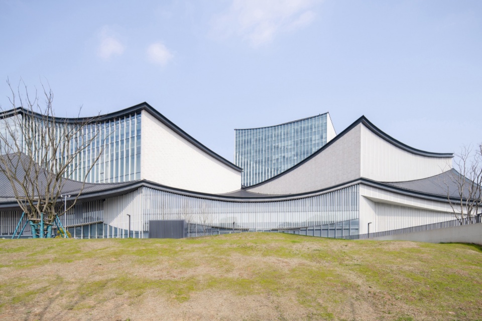 裙房西侧局部 Partial view of the west side of the podium building©DONG建筑影像 DONG Image