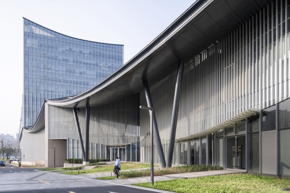 东侧入口 East entrance©DONG建筑影像 DONG Image