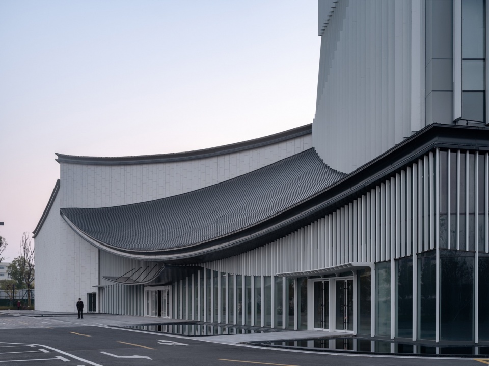 大跨度屋面 Large span roof©山间影像 Inter mountain images