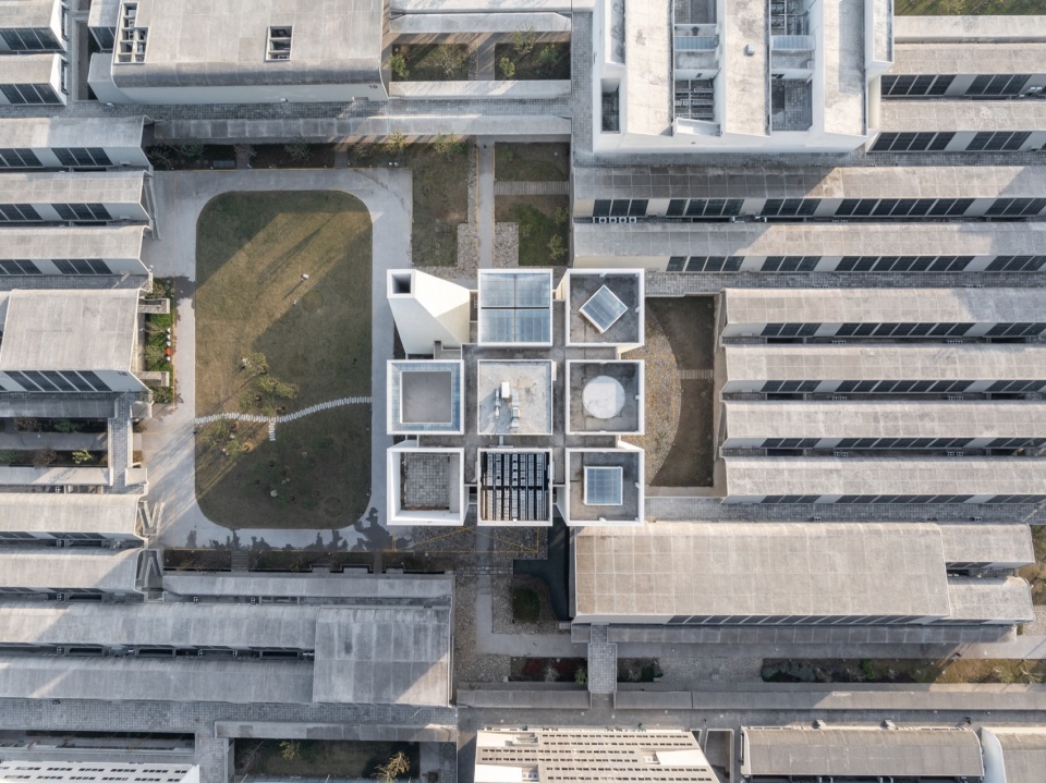 . 鸟瞰图书馆 Bird s eye view of Library ©田方方