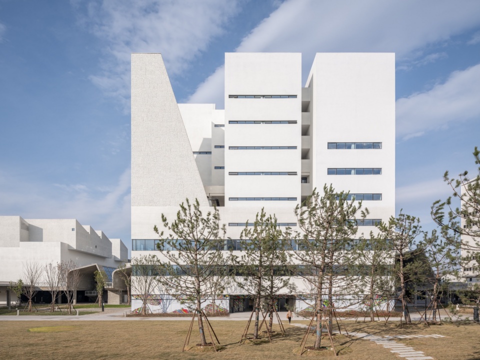 . 图书馆主入口 Main entrance of Library ©田方方