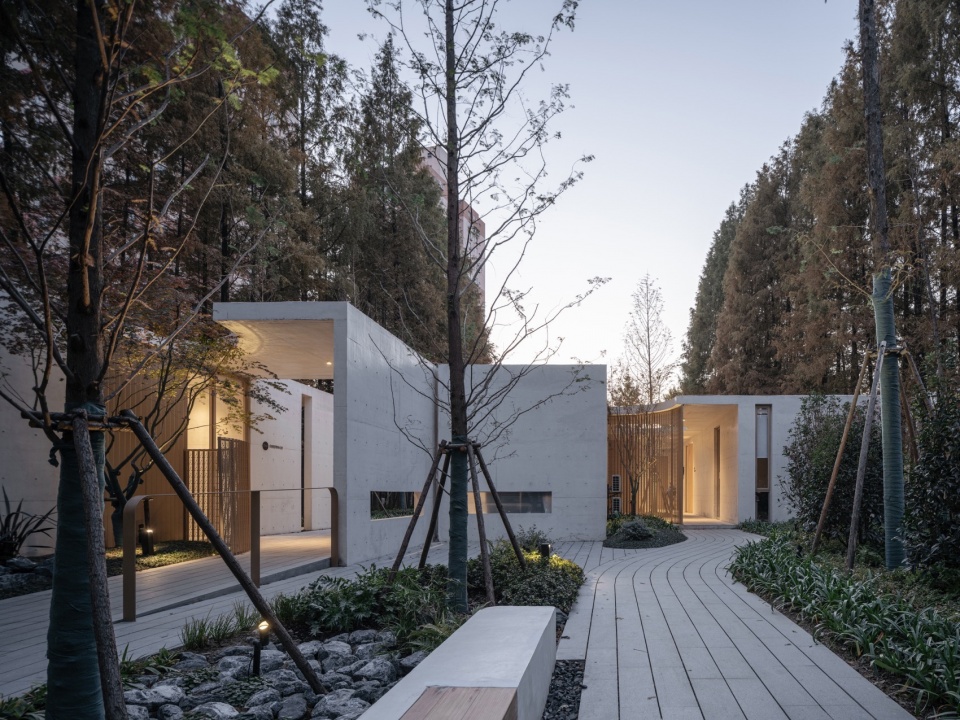 直径与曲径在园林建筑空间中的融合 @CreatAR Images tianlin park tourist center shanghai by viascape design