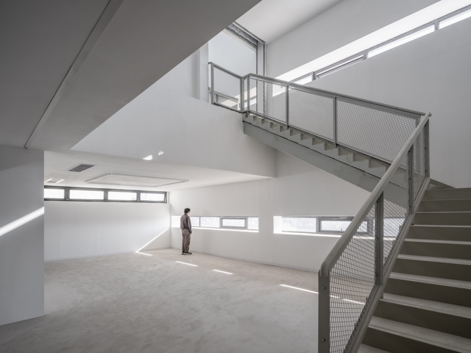 . 图书馆室内 Interior of Library ©田方方